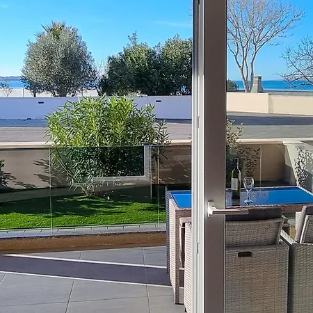 Mit Meerblick, 50 Meter Vom Sandstrand - Nin