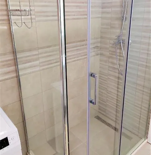 Mit Meerblick, 50 Meter Vom Sandstrand - *