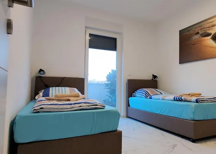 Apartment Mit Meerblick, 50 Meter Vom Sandstrand -