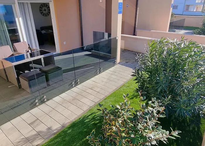 Mit Meerblick, 50 Meter Vom Sandstrand - Nin