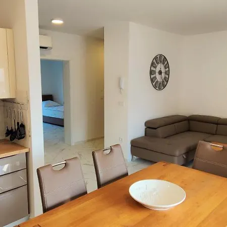 Mit Meerblick, 50 Meter Vom Sandstrand - Apartamento Nin