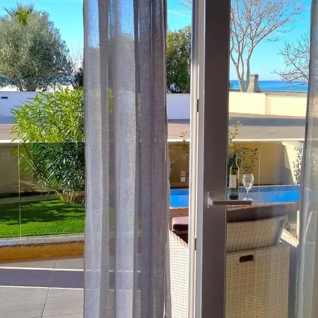 Mit Meerblick, 50 Meter Vom Sandstrand - Apartment