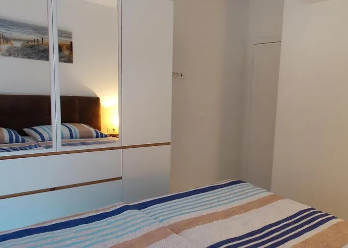 Mit Meerblick, 50 Meter Vom Sandstrand - Нин