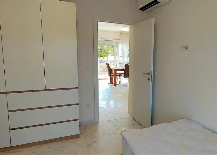 Mit Meerblick, 50 Meter Vom Sandstrand - * Нин